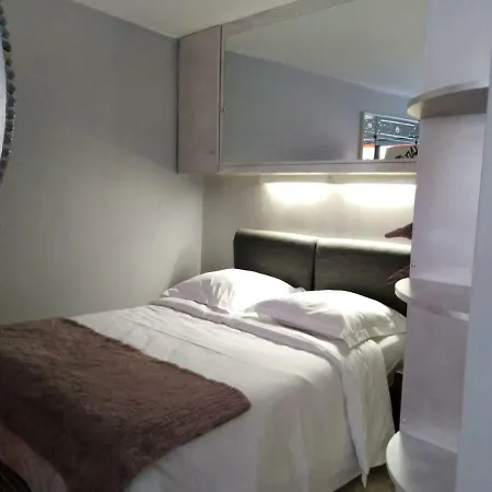 Exclusif ! Grand Studio Dans Avec Piscine Mandelieu